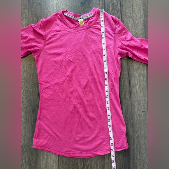 Smart wool Pink Ling Sleeve thin base Layer Size Small - Picture 3 of 11